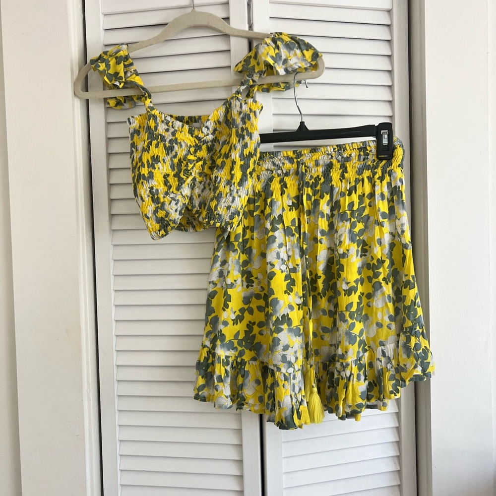 Tiare Hawaii Asymmetrical Skirt set in Yellow and Gray Floral